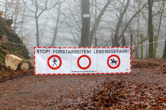 Absperrbanner Forstarbeiten