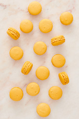 caramel macarons