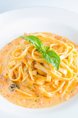 pasta italiana con salsa rosa