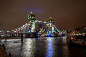Fototapeta na wymiar Tower Bridge Nightscape