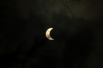 Obraz na płótnie Canvas eclipse of the sun behind the dark cloud.