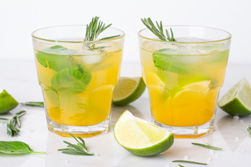 green tea with lemon and mint
