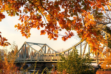 Glienicker Br&uuml;cke Berlin Potsdam im Herbst