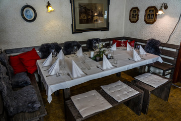 Tischdekoration im Restaurant für eine Hochzeit / table decorations in a restaurant for a wedding