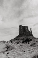 randonner dans la réserve des Navajos à Monument Valley