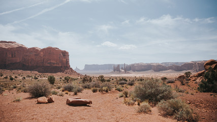 Les buttes populaires de la réserve des Navajos à Monument Valley
