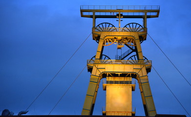 F&ouml;rderturm vor Nachthimmel