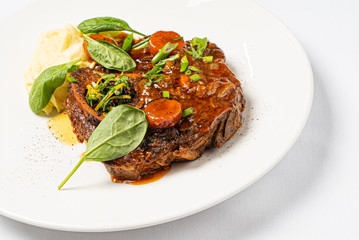 Ossobuco with mashed potatoes and sauce