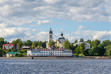 Obraz premium View of the city of Myshkin from the Volga river