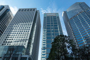 Fototapeta na wymiar (東京都ｰ都市風景)青空と品川オフィスビル群