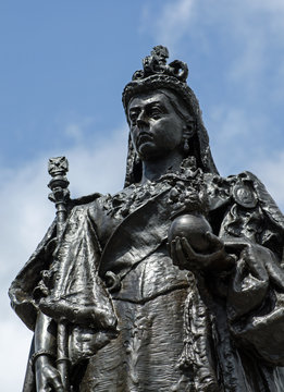 Queen Victoria head and shoulders, statue