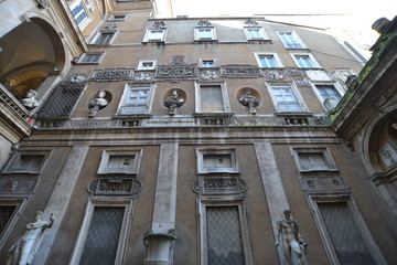 Cortili,chiostri di Roma