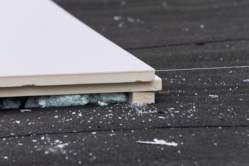 Roofing insulation, installation of insulation sheets on foam
