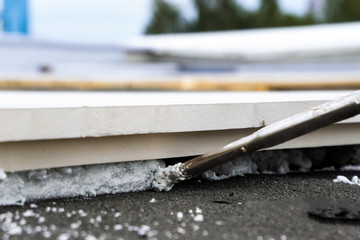 Roofing insulation, installation of insulation sheets on foam