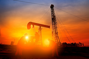 the oil workers are working