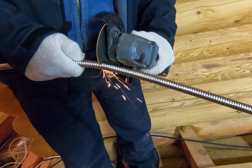 Sawing grinder of a protective casing for electrical wiring