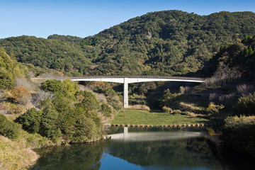 串木野ダムに架かる橋