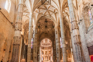 LISBON, PORTUGAL - OCTOBER 11, 2017: Interior of a church in Jeronimos (Hieronymites) monastery in Lisbon, Portugal - obrazy, fototapety, plakaty