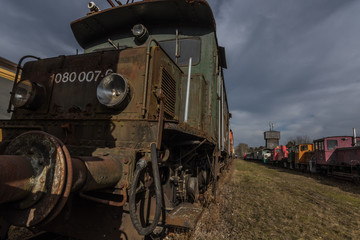 alte gruene lokomotive