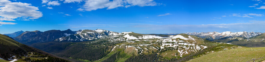 Fototapeta na wymiar mountain skyline panorama