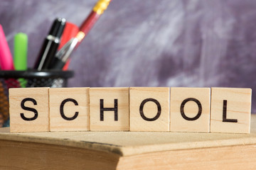 Ein Buch, Tafel und die Schule