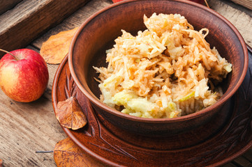 Grated ripe apples