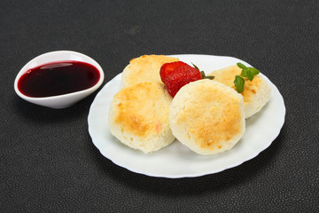 Curd pancakes with jam and stravberry