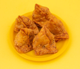 Indian Street Food Samosa or Samosas is a Crispy And Spicy Triangle Shape Snack Which Has Crisp Outer Layer of Maida & Filling of Mashed Potato, Peas And Spices. Served With Chutney, Ketchup or Curd