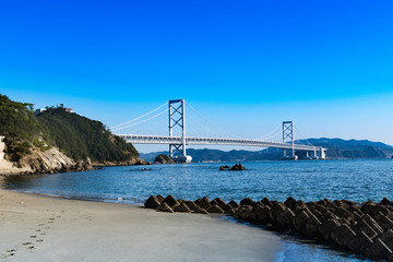 快晴の神戸淡路鳴門自動車道大鳴門橋