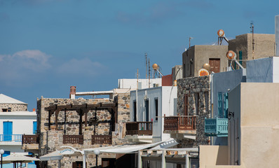 Front Seiten von kleinen Häusern und deren kleinen Gassen auf der Vulkaninsel Nisyros am...