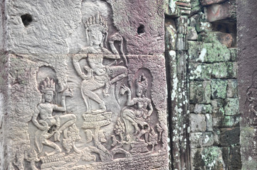 バイヨン寺院のレリーフアプサラ