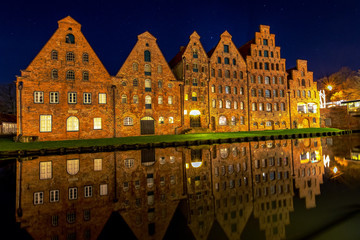 Salzspeicher bei Nacht