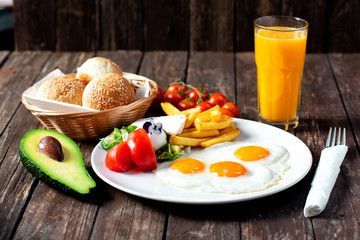 Excellent and balanced meal with fried eggs