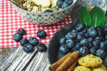 Petit en cas myrtilles fraiches biscuits cannelle et muesli
