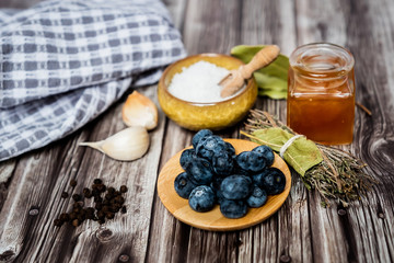 Ingrédients pour préparer une sauce sucré salée aux myrtilles