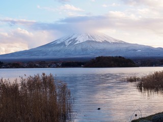 冬の河口湖と富士山
