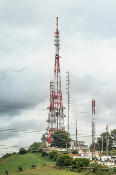 Telecommunications antenna tower in Sierra de San Crist&oacute;bal