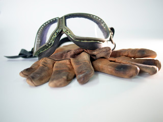 vintage gogglesand old vintage dirty Motorcycle Gloves