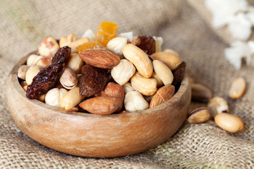 mixed nuts and dried fruits