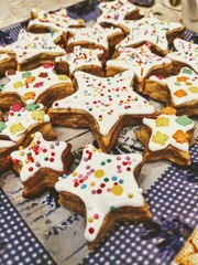 Obraz premium Christmas gingerbread in the shape of stars