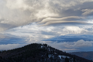 nuages sur les sommets des Vosges