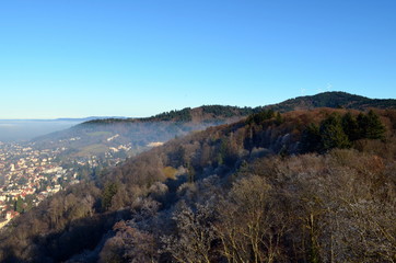 Blick auf Freiburgs Norden bei Sonne und Nebel