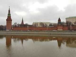 Obraz premium Moscow Kremlin on the embankment of the river