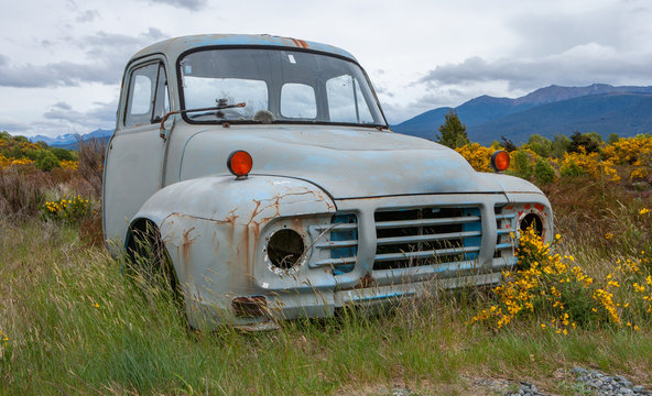 Te Anau. New Zealand. Bedford. Oldtimer Pickup truck