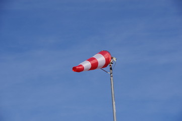 Biroute manche à air pour indiquer la direction du vent dans l'air