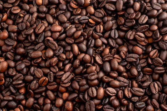Roasted coffee beans with background. © Thanapon