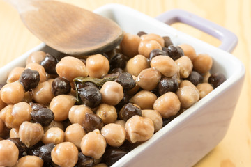 Black and brown chickpeas