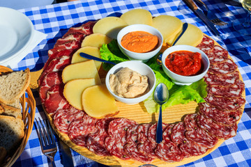 Typisch toskanische Brotzeitplatte