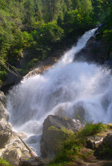 Fototapeta na wymiar Rauschender Wasserfall mit Gestein in den Wäldern