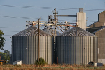 silos à grain, gros plan © laurent h. mercier
